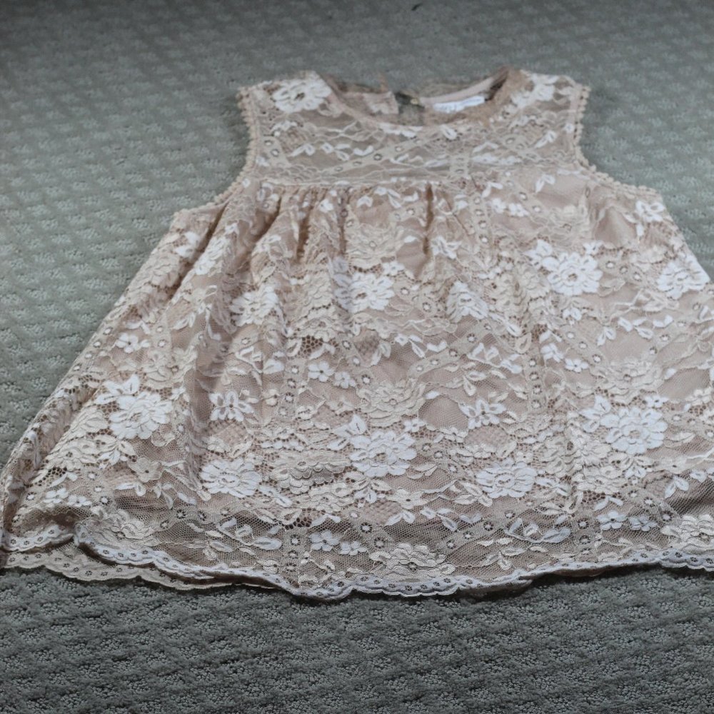 Coco + Jaimeson Size M Pale Peach Lace Top